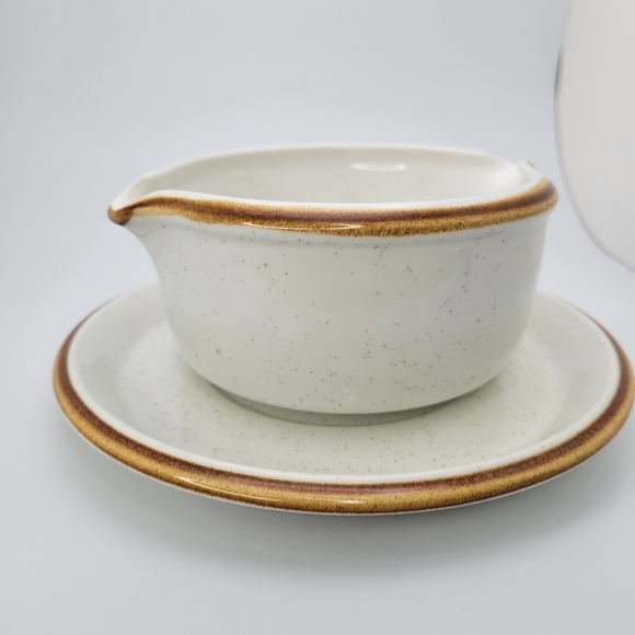 Vintage Mikasa Natural Beauty C9000 Gravy Boat with Underplate Stoneware - Picture 2 of 9